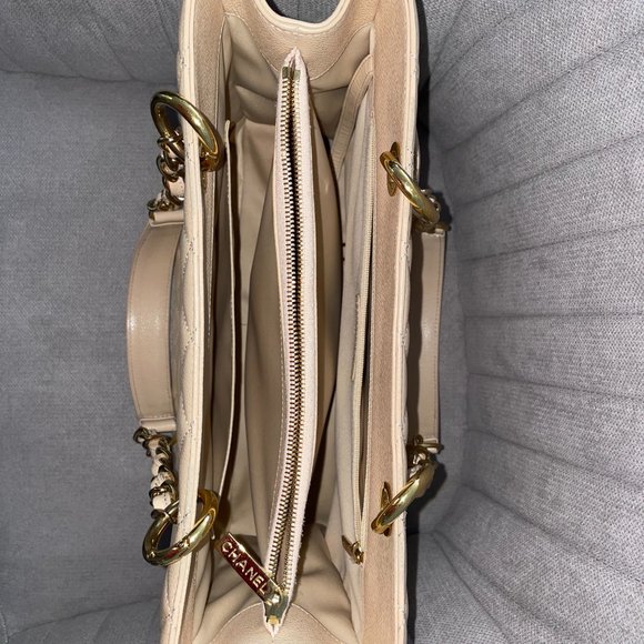 Chanel GST (Grand Shopping Tote) - Picture 4 of 10